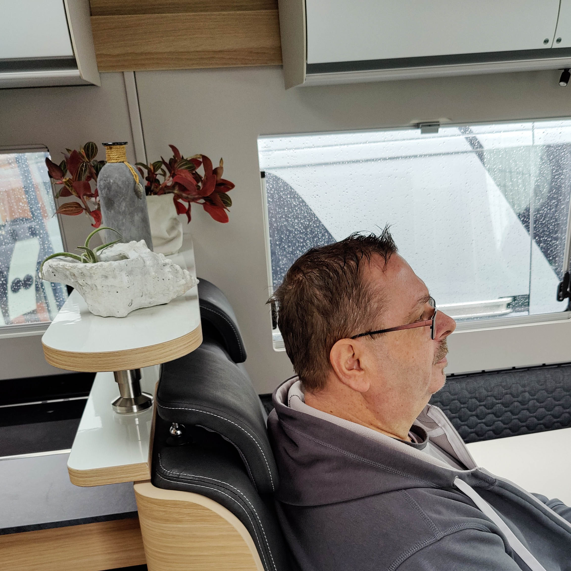 2-delig opbergrek voor Adria-modellen vanaf 2021