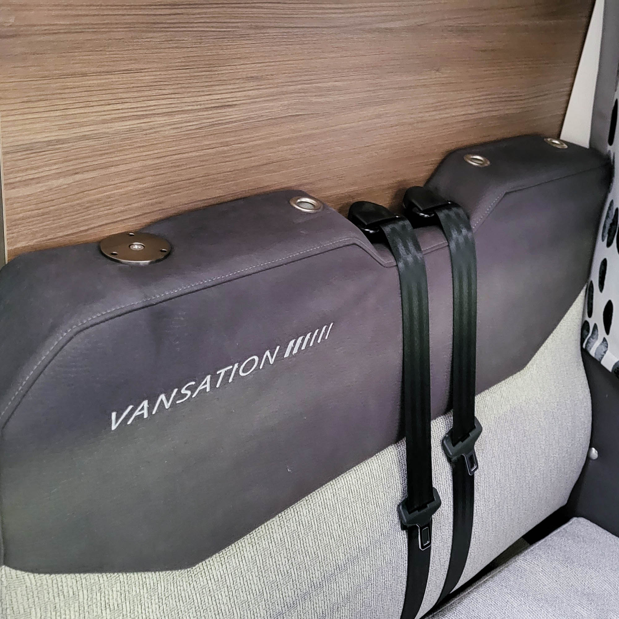 Opslagruimte voor Knaus Vansation op Peugeot-basis