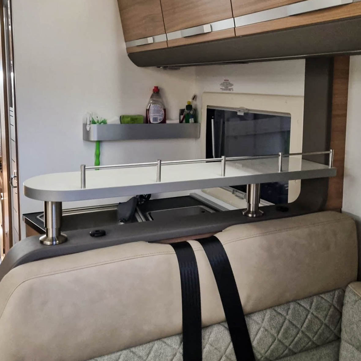 3031 Opbergrek voor Adria SL-modellen van 2018 tot 2021 - Hoogglans wit met rand in grijs/antraciet / met railing