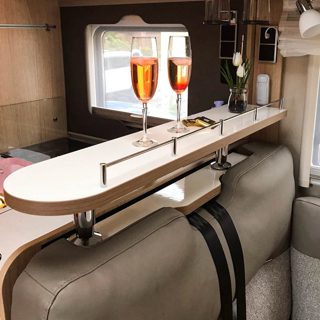 3044-2-delig opbergrek voor Hymer modellen - hoogglans wit met rand in kersen/havana / met reling