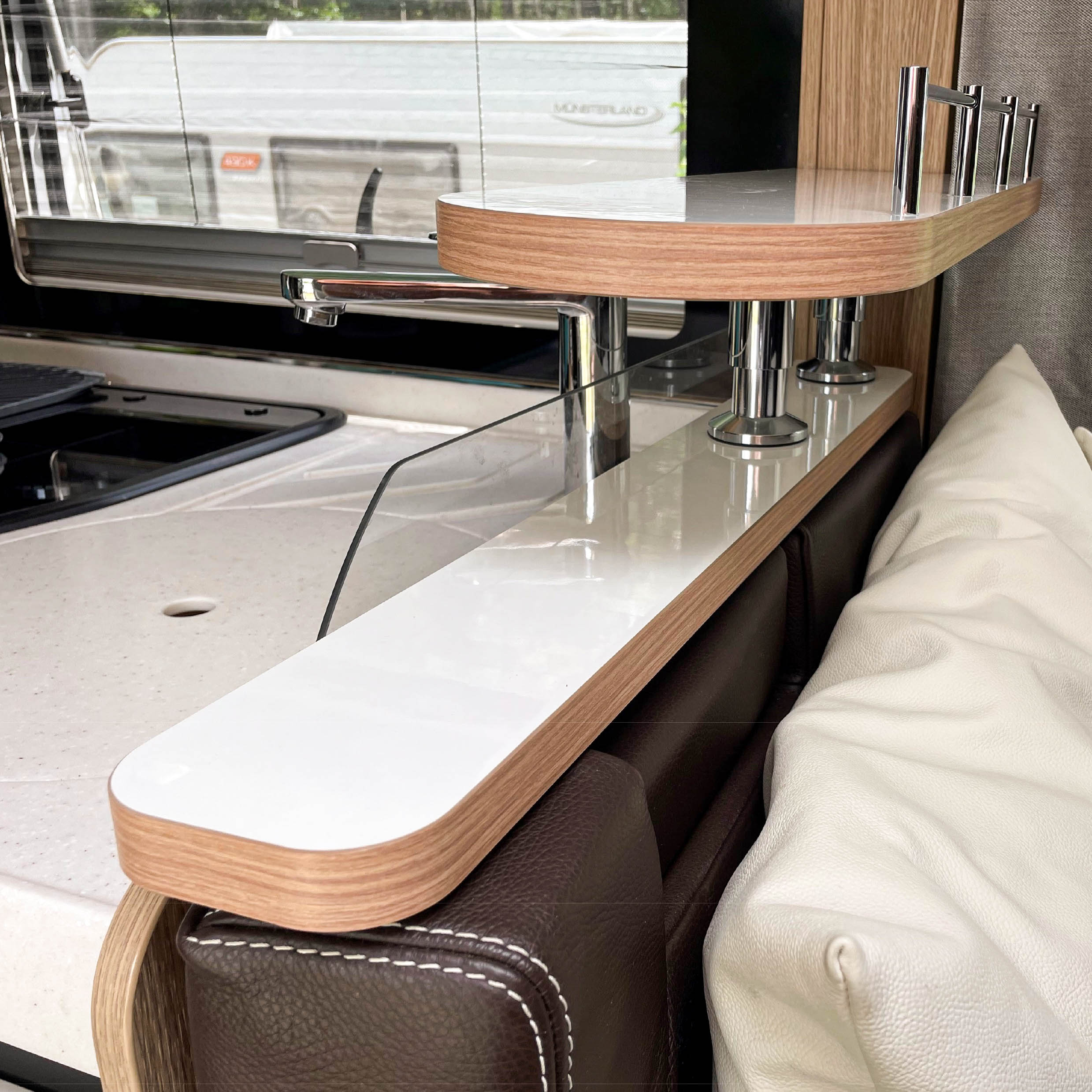 2-delig opbergbord voor Niesmann en Bischoff voor modeljaren 2015 tot 2023 met face-to-face zitgroep