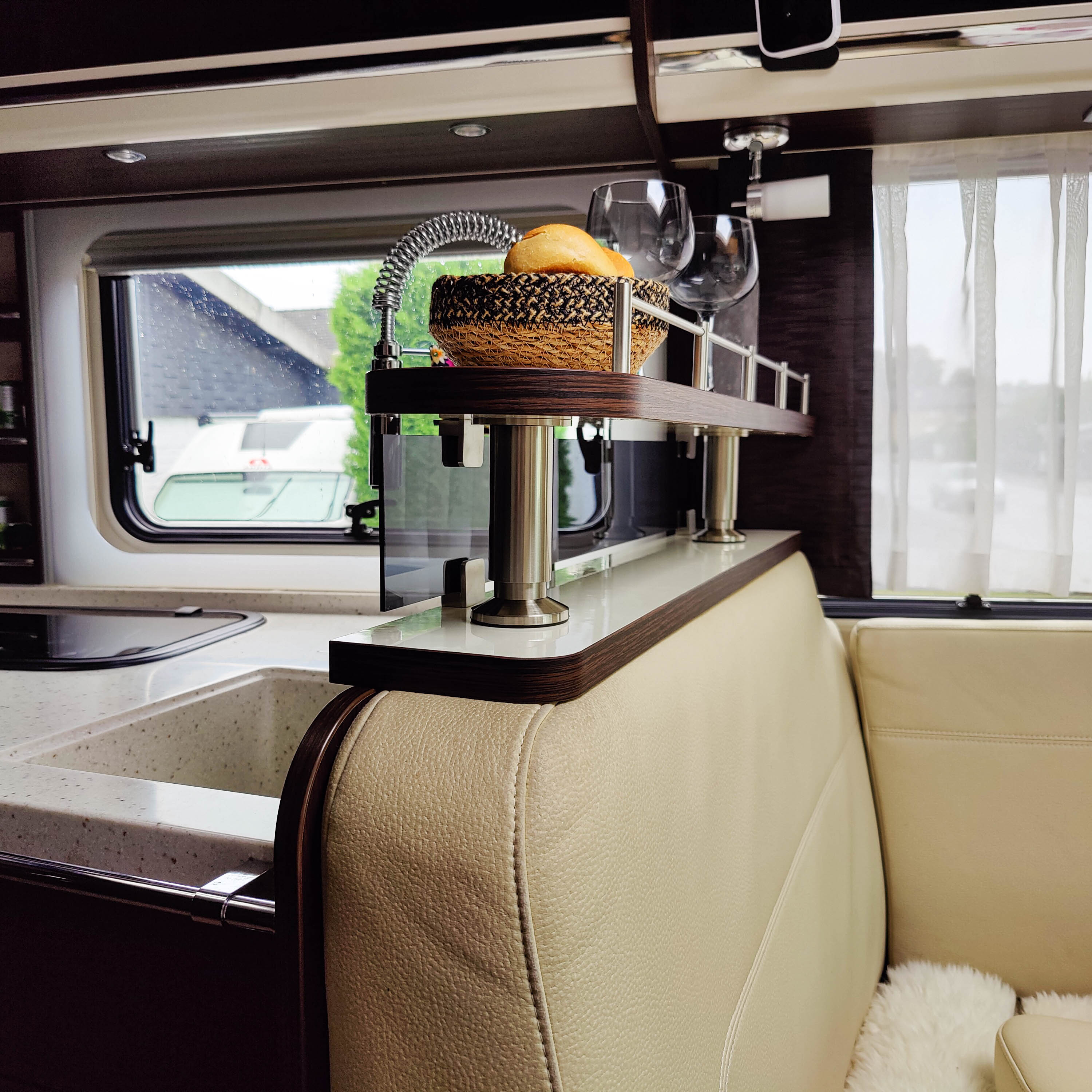 3504-2-delig rek voor Morelo modellen met glaspaneel - Magnolia hoogglans met rand in Wengé Classic / met reling