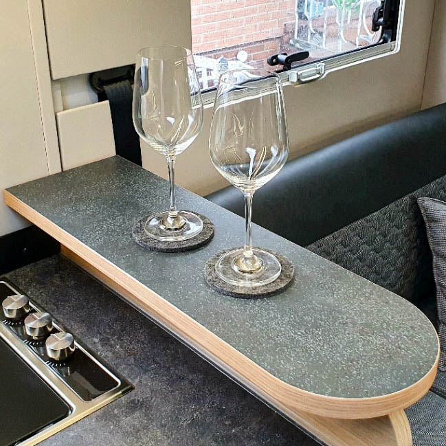 3351 Legplank voor Adria modellen DL en DC vanaf 2021 met face to face - Terrazzo Nero met rand in iepen Salisbury / zonder railing