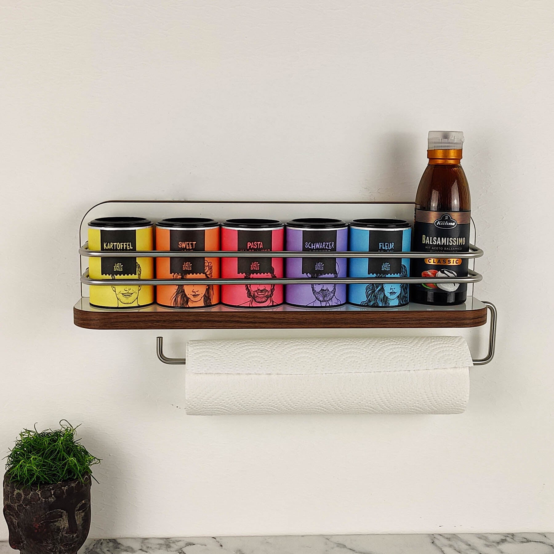 #kleur_hoogglans wit met rand in Madison walnoot en rvs reling