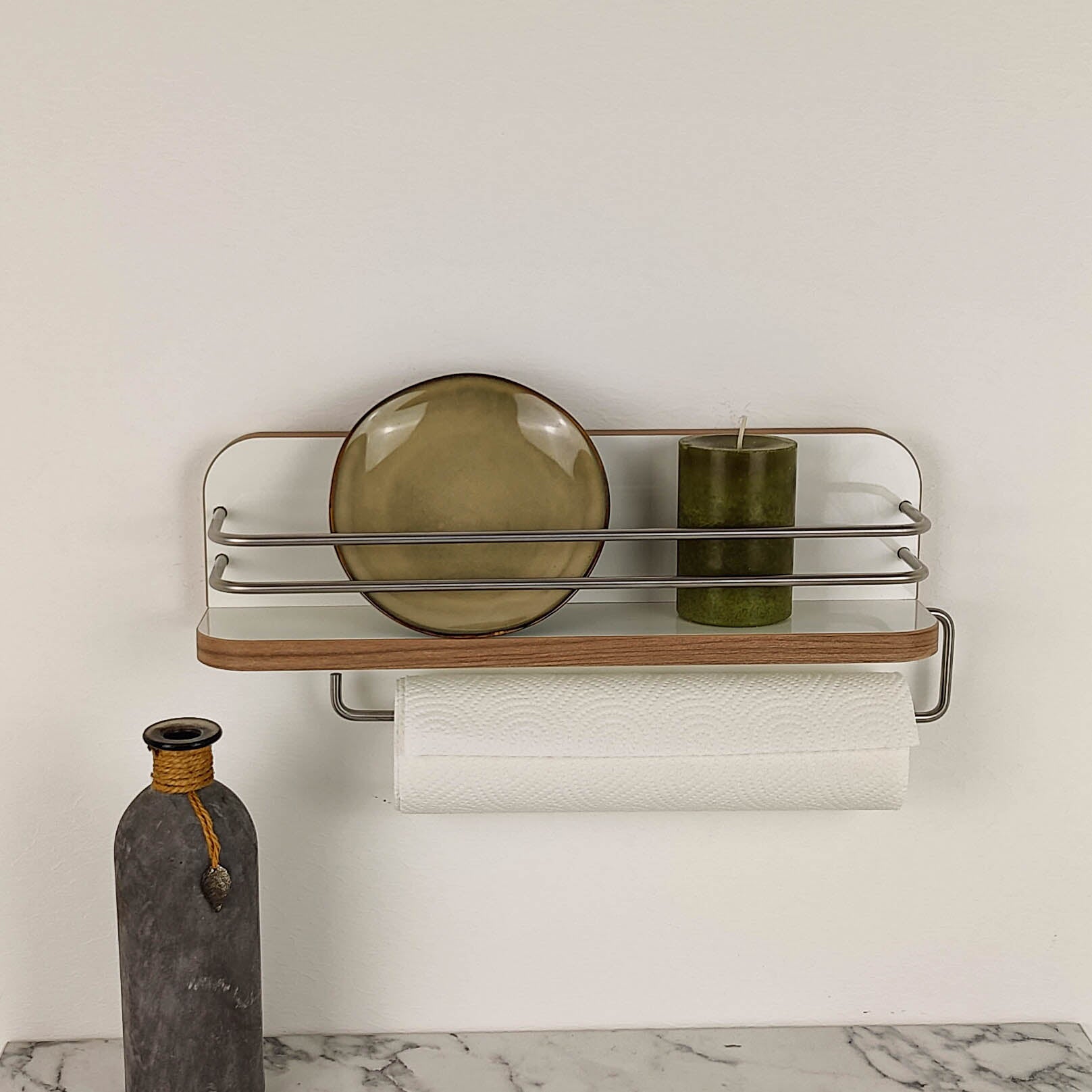 #kleur_hoogglans wit met rand in kersen/havana en rvs reling