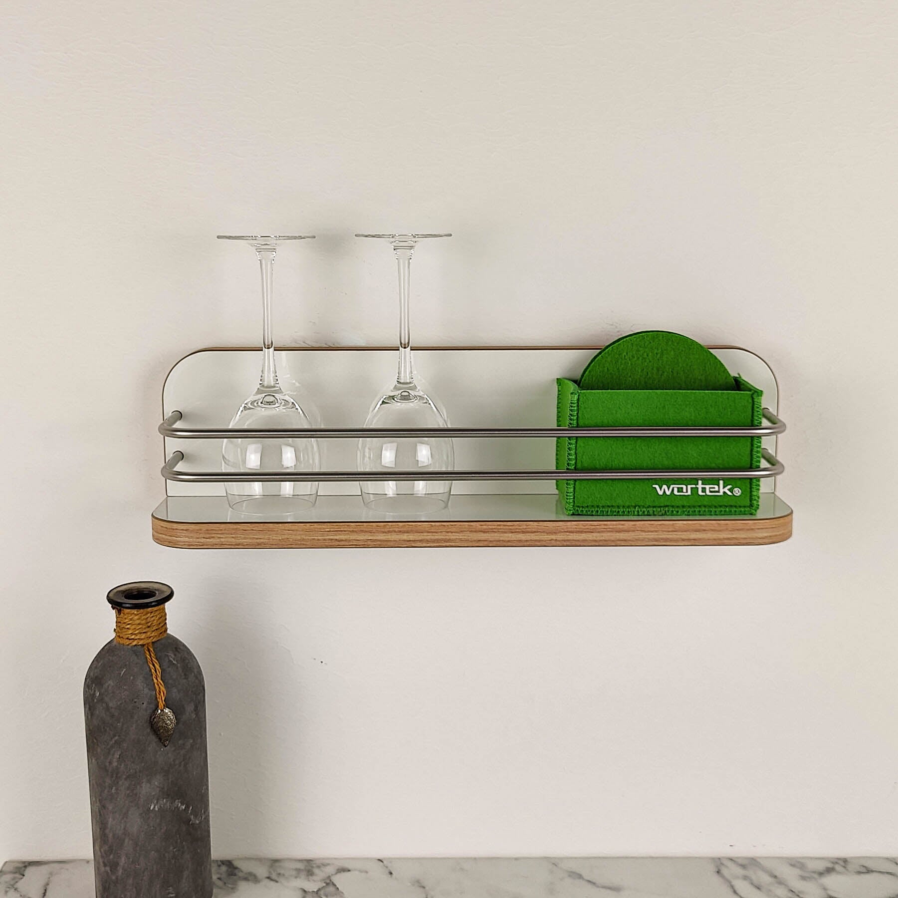 #kleur_hoogglans wit met rand in iepen Salisbury en rvs reling