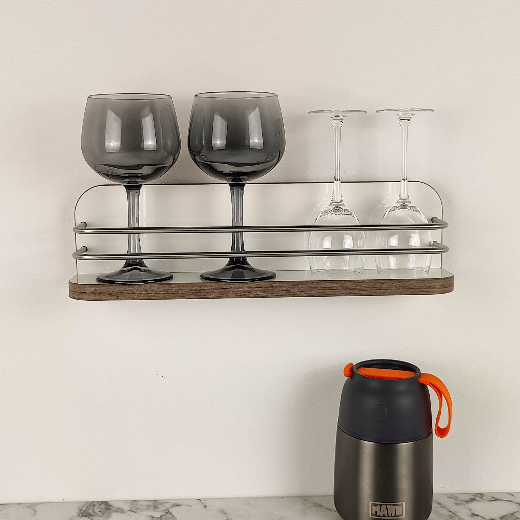 #kleur_hoogglanswit met rand in iepentruffel en rvs reling