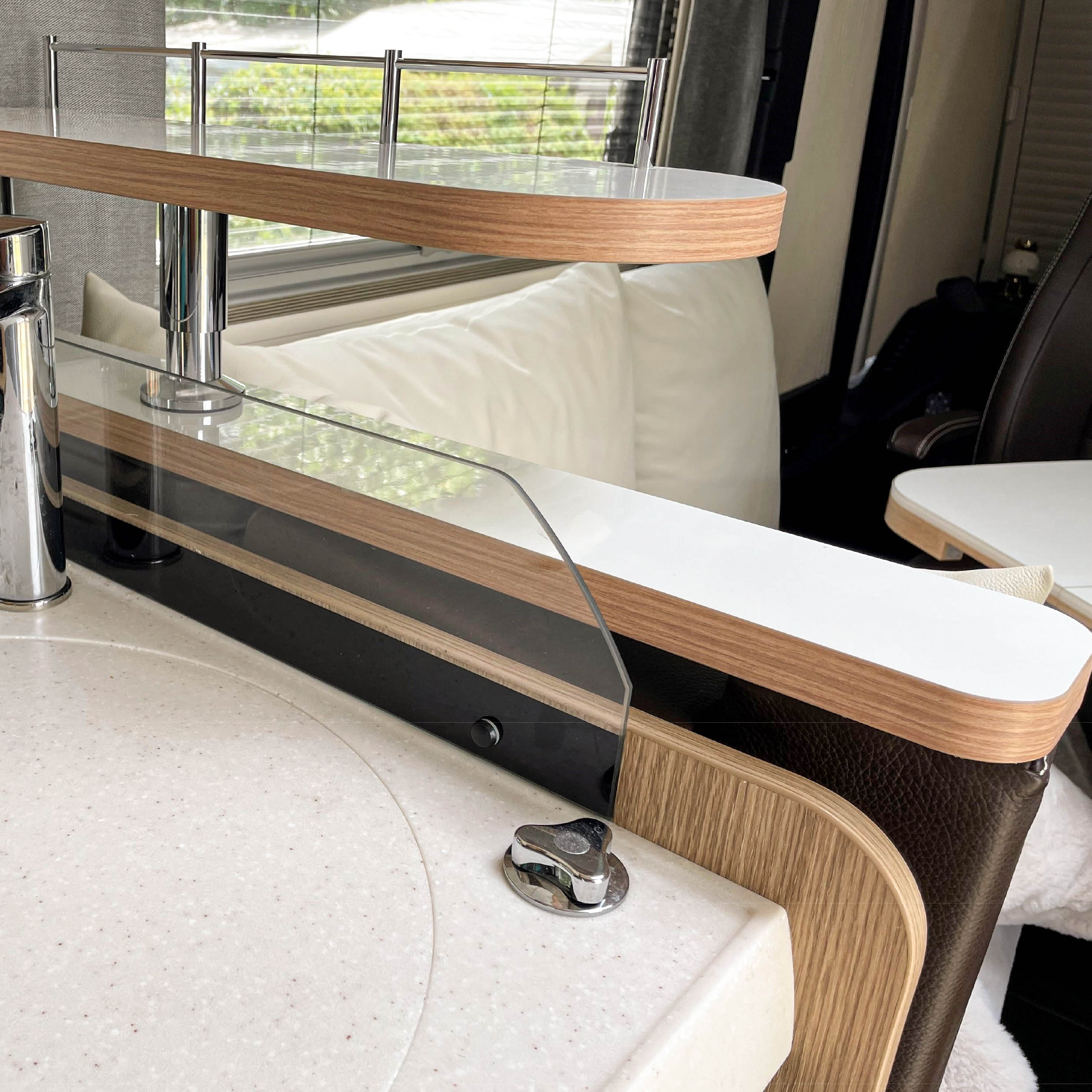 Opbergplank Niesmann en Bischoff met iep Salisbury