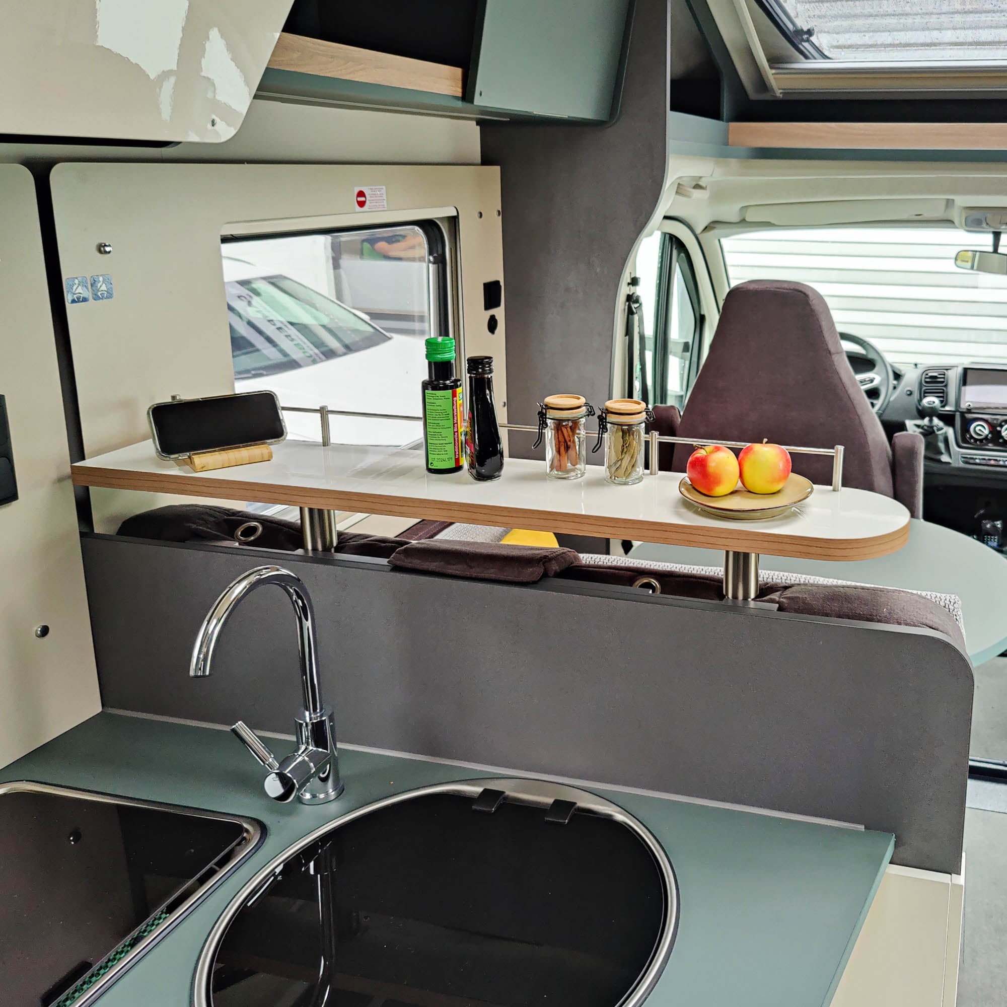 Laika plank met reling voor Womo keuken