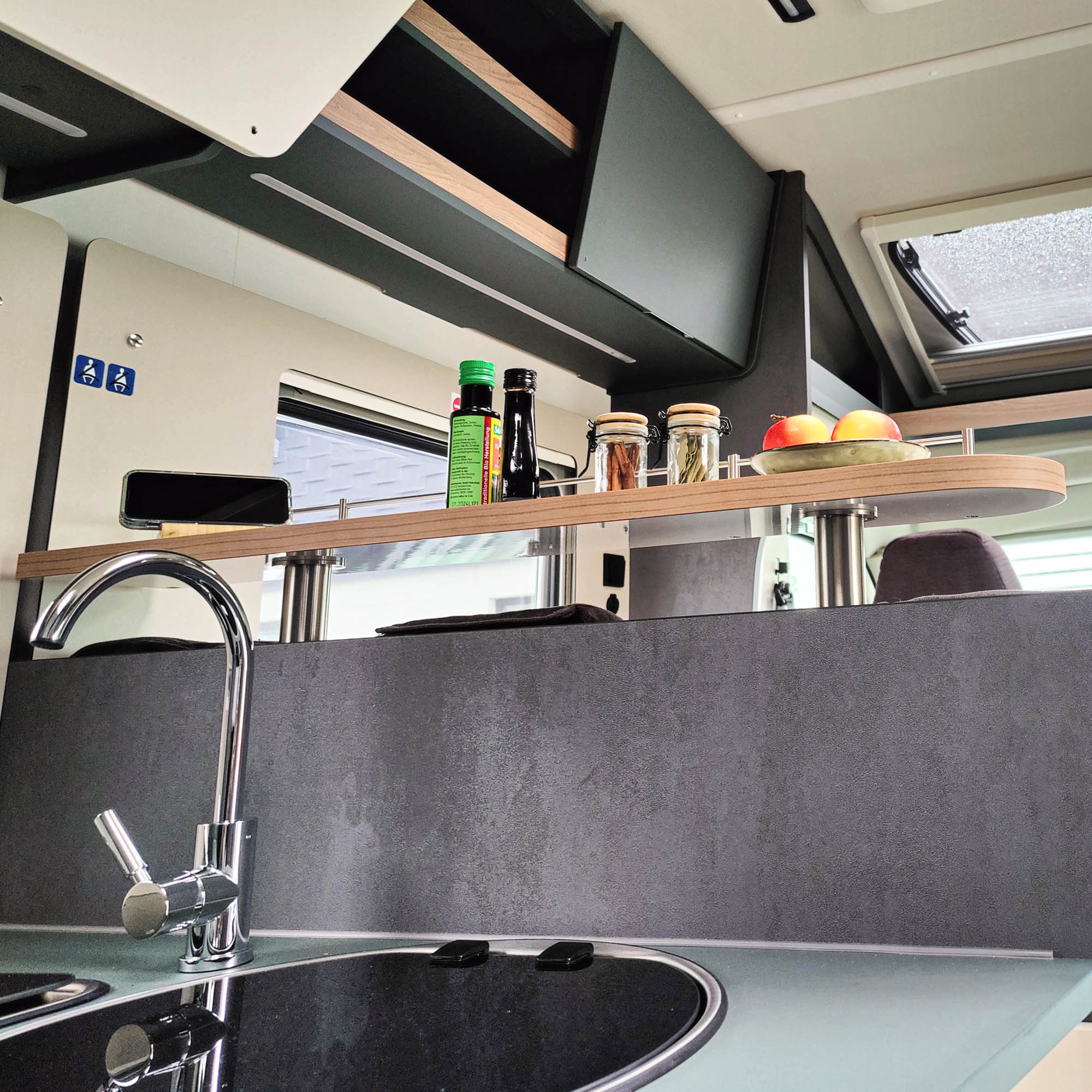 Laika legplank met reling voor keuken camper