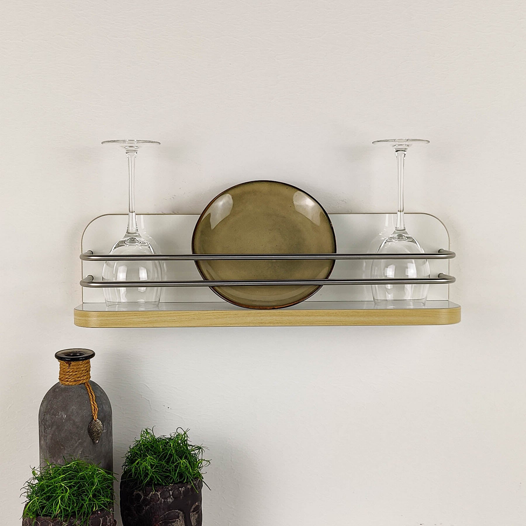 #kleur_hoogglans wit met rand in licht esdoorn en rvs reling