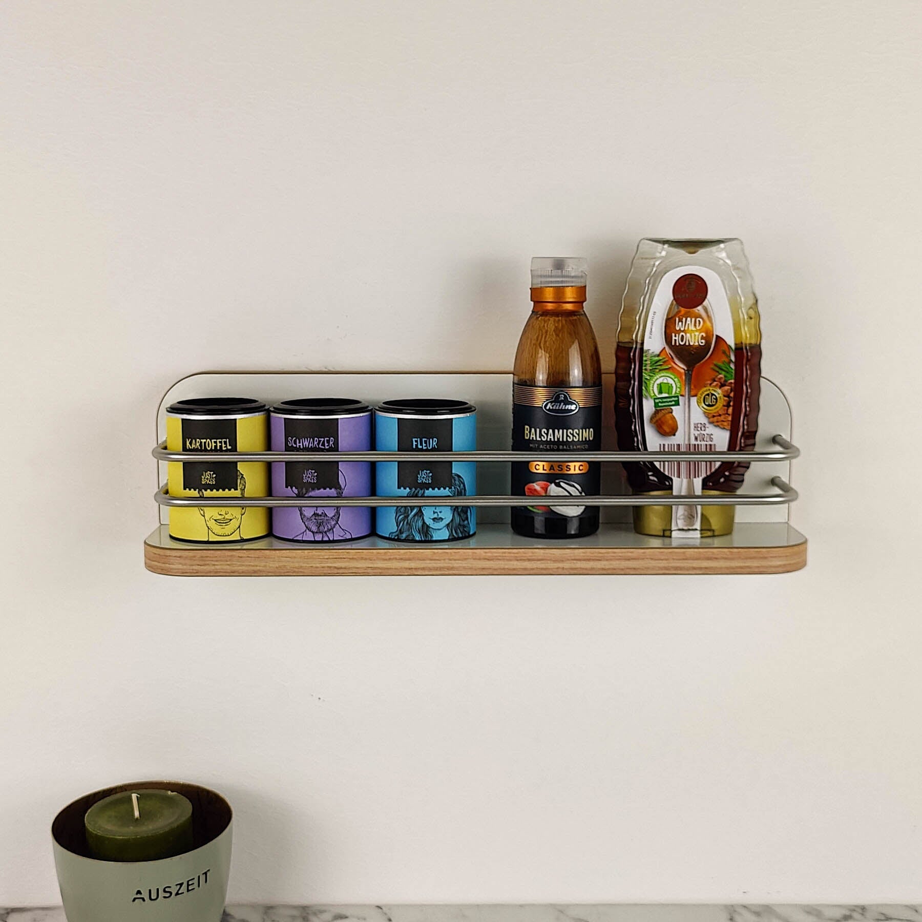 #kleur_hoogglans wit met rand in iepen Salisbury en rvs reling