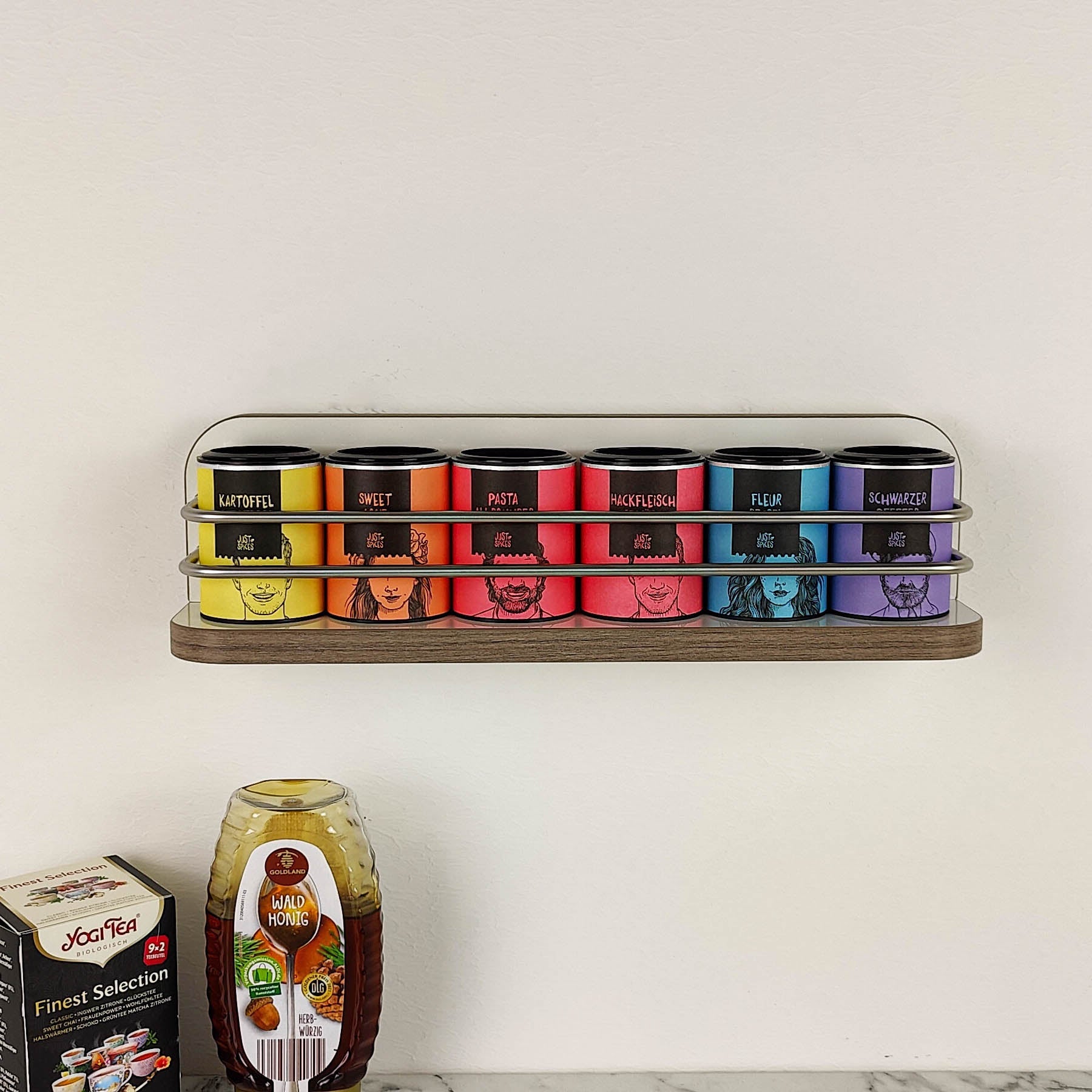 #kleur_hoogglanswit met rand in iepentruffel en rvs reling