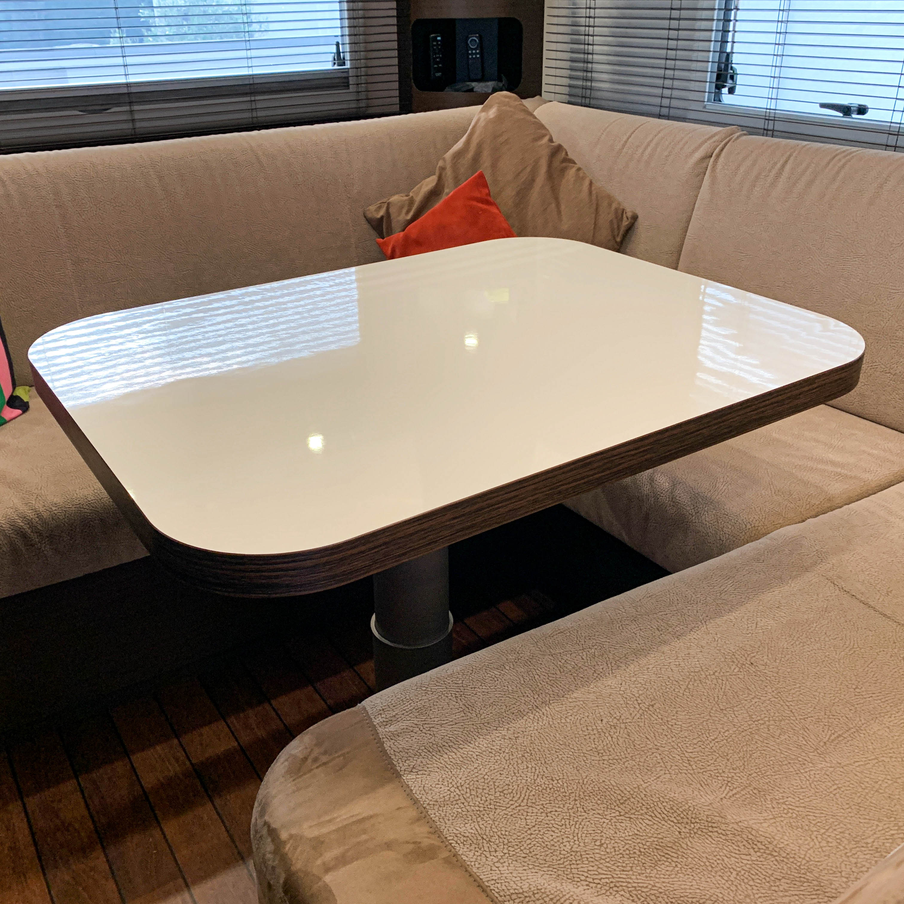 Tafelblad voor campers en caravans met vier grote radii