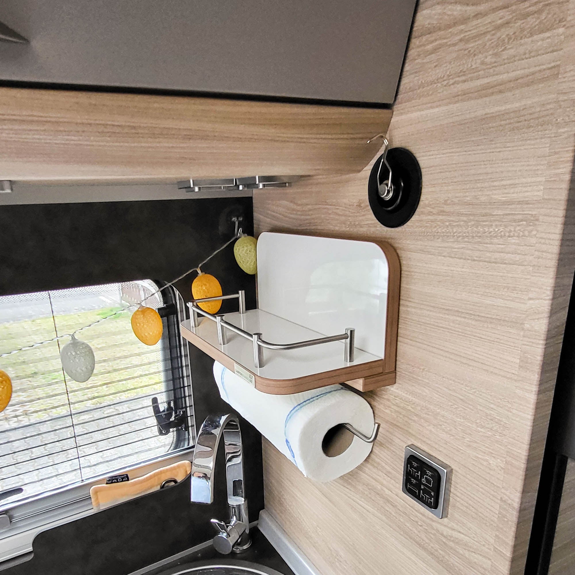Bakwagenplank met keukenrolhouder