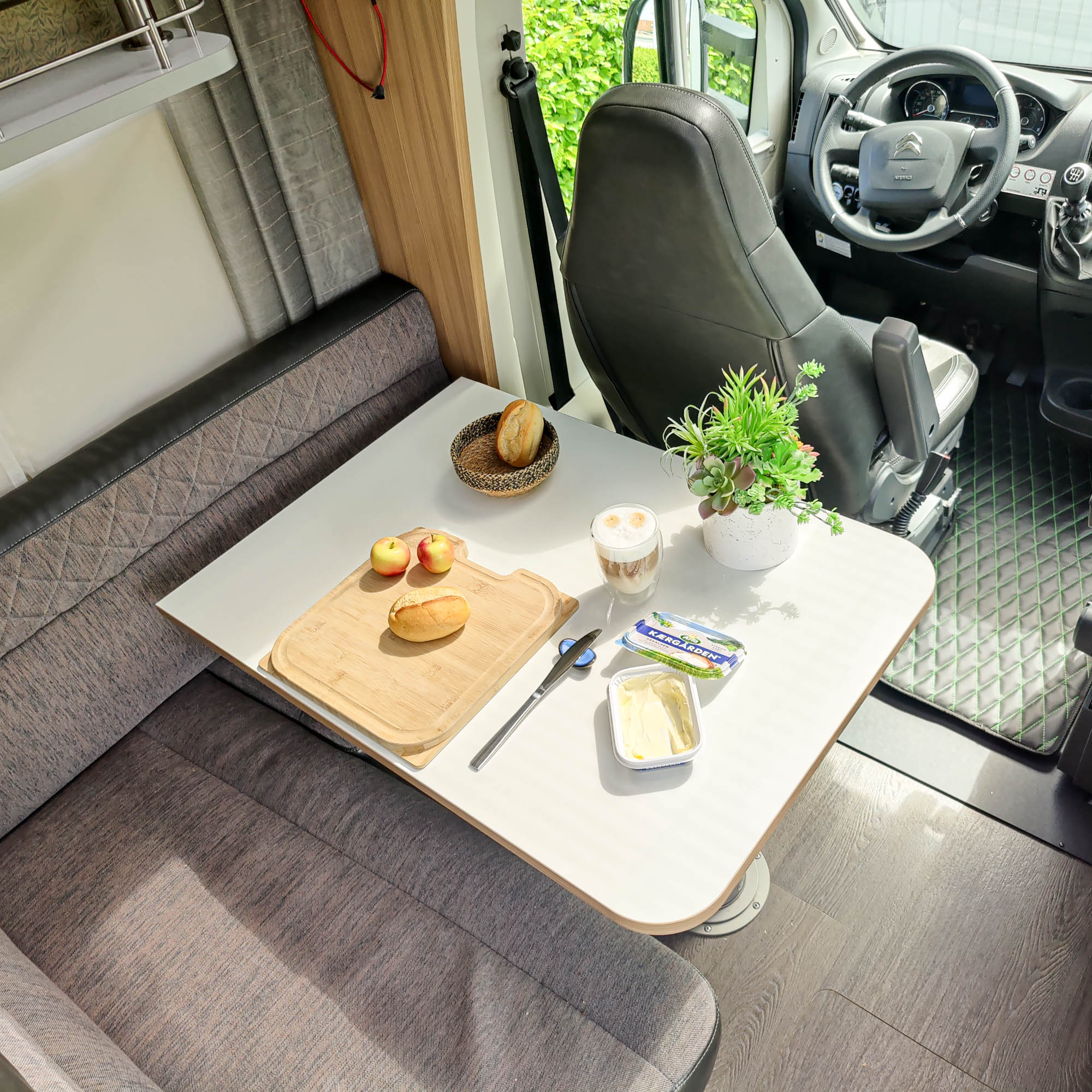 Kampeertafelbladvariant met twee stralen