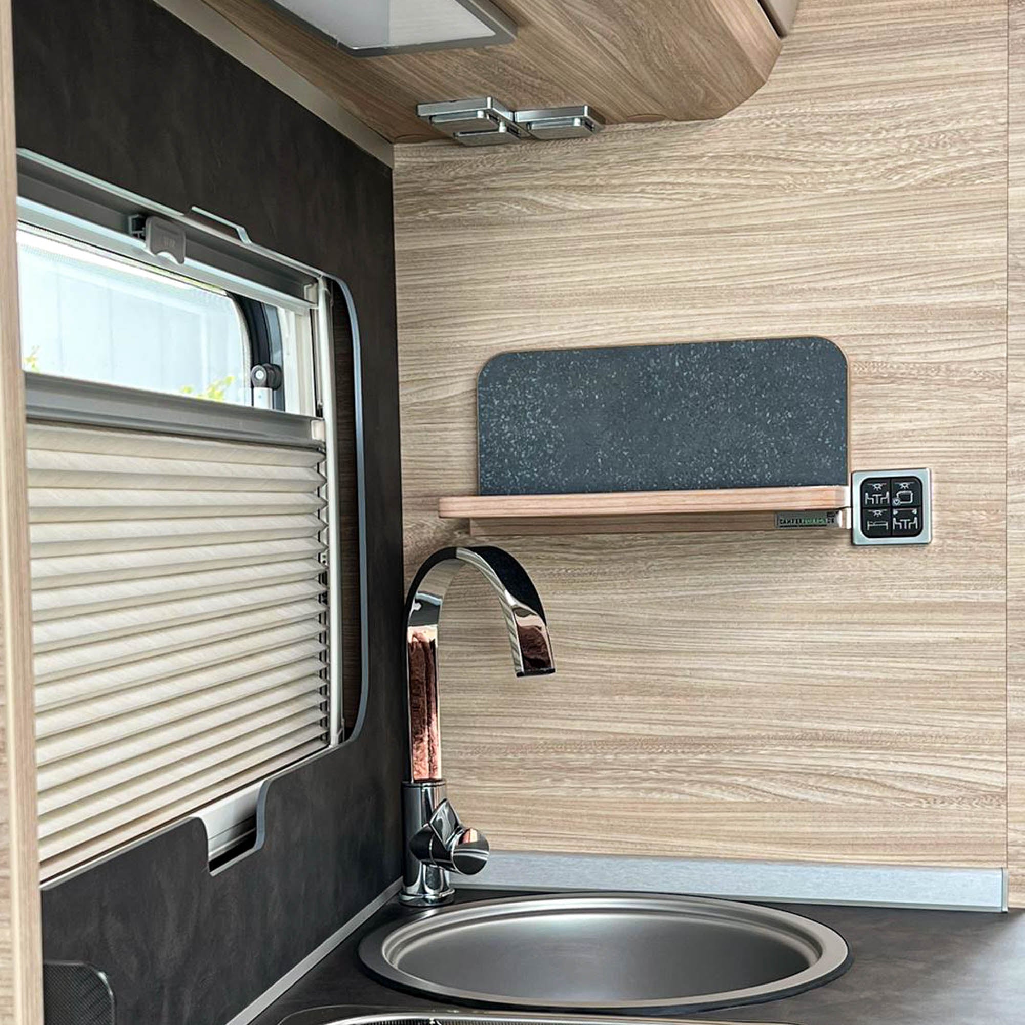 Modelonafhankelijk schap voor campers