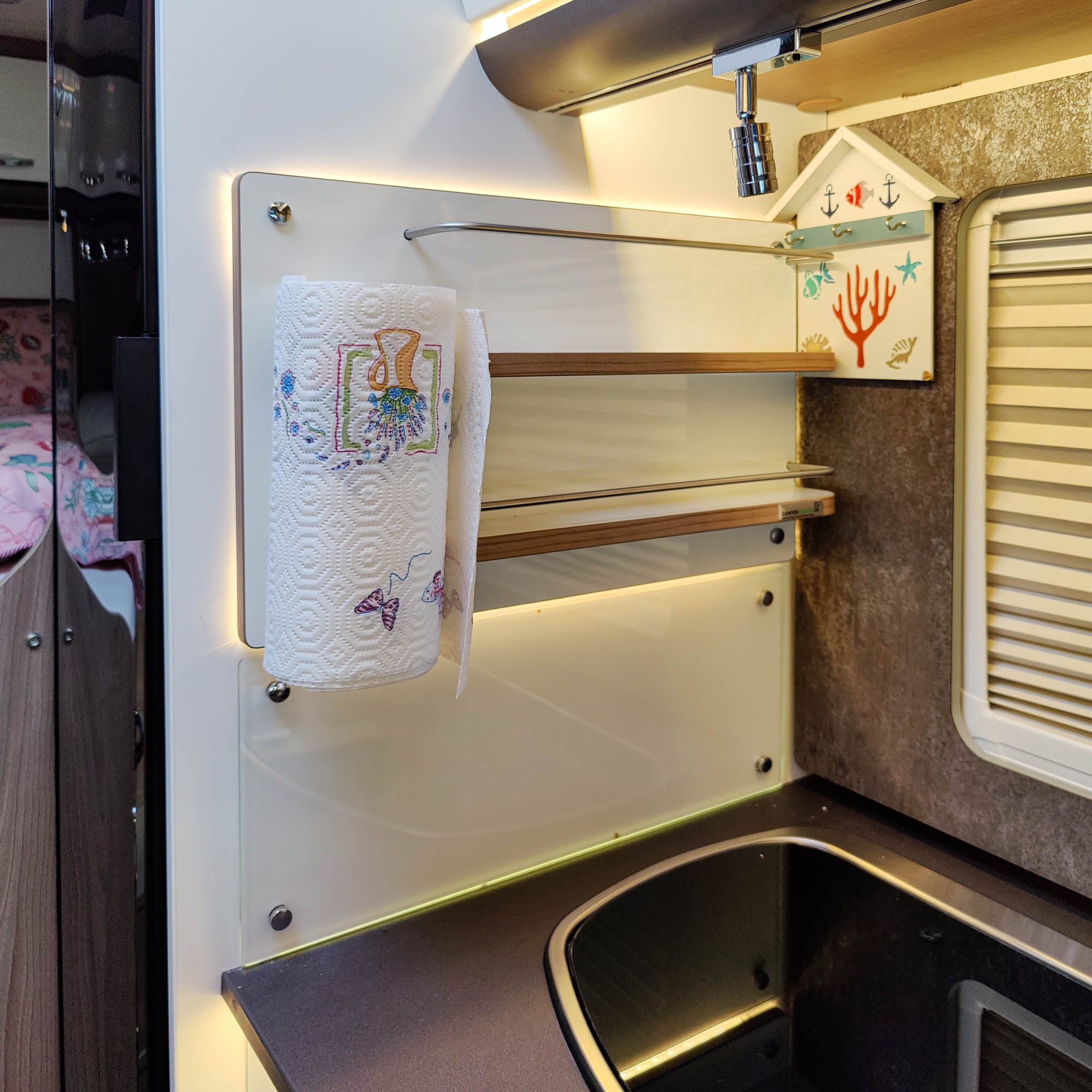 Meer opbergruimte met rekken in de Bürstner