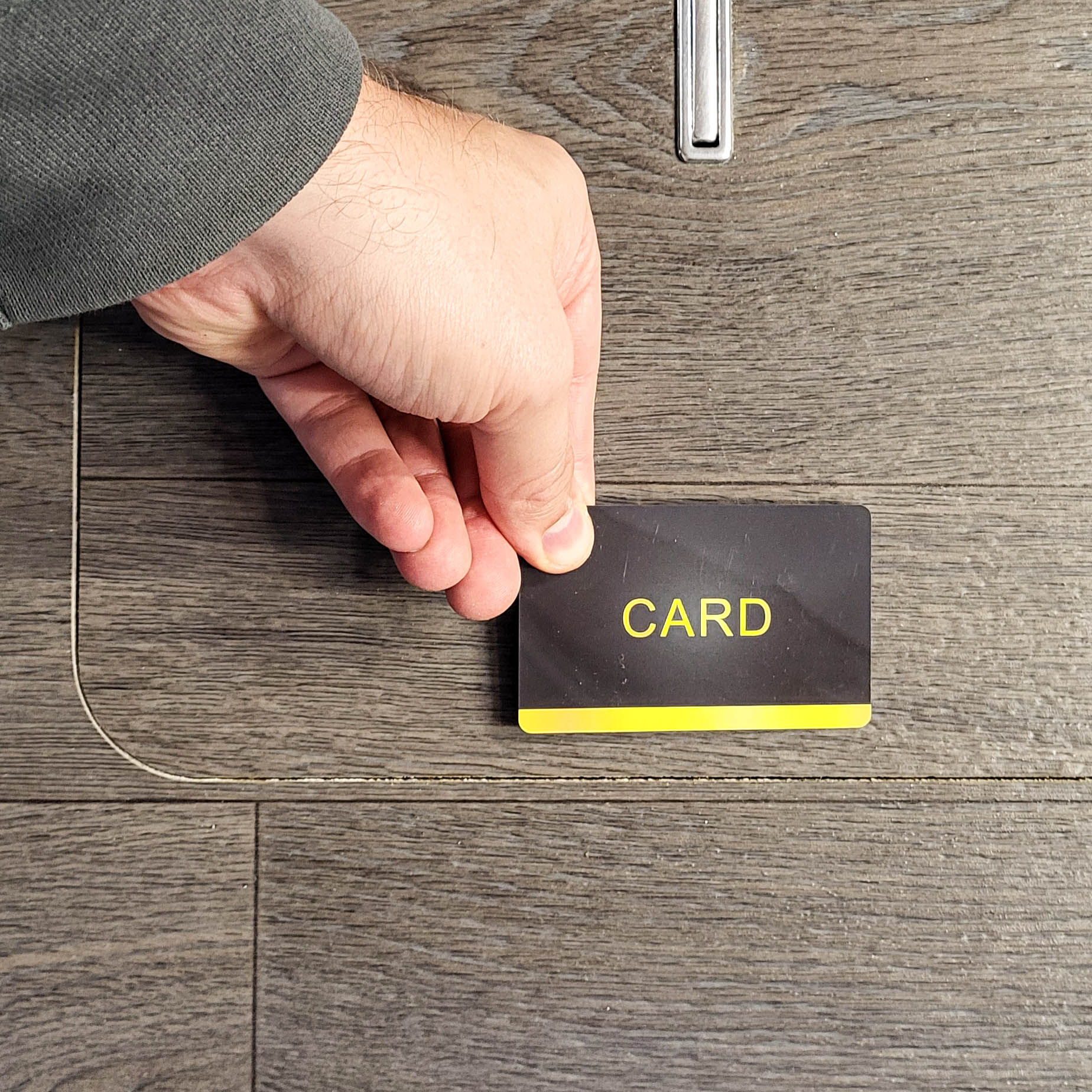 Vergrendelingssysteem voor de vloerluik in het motorhome