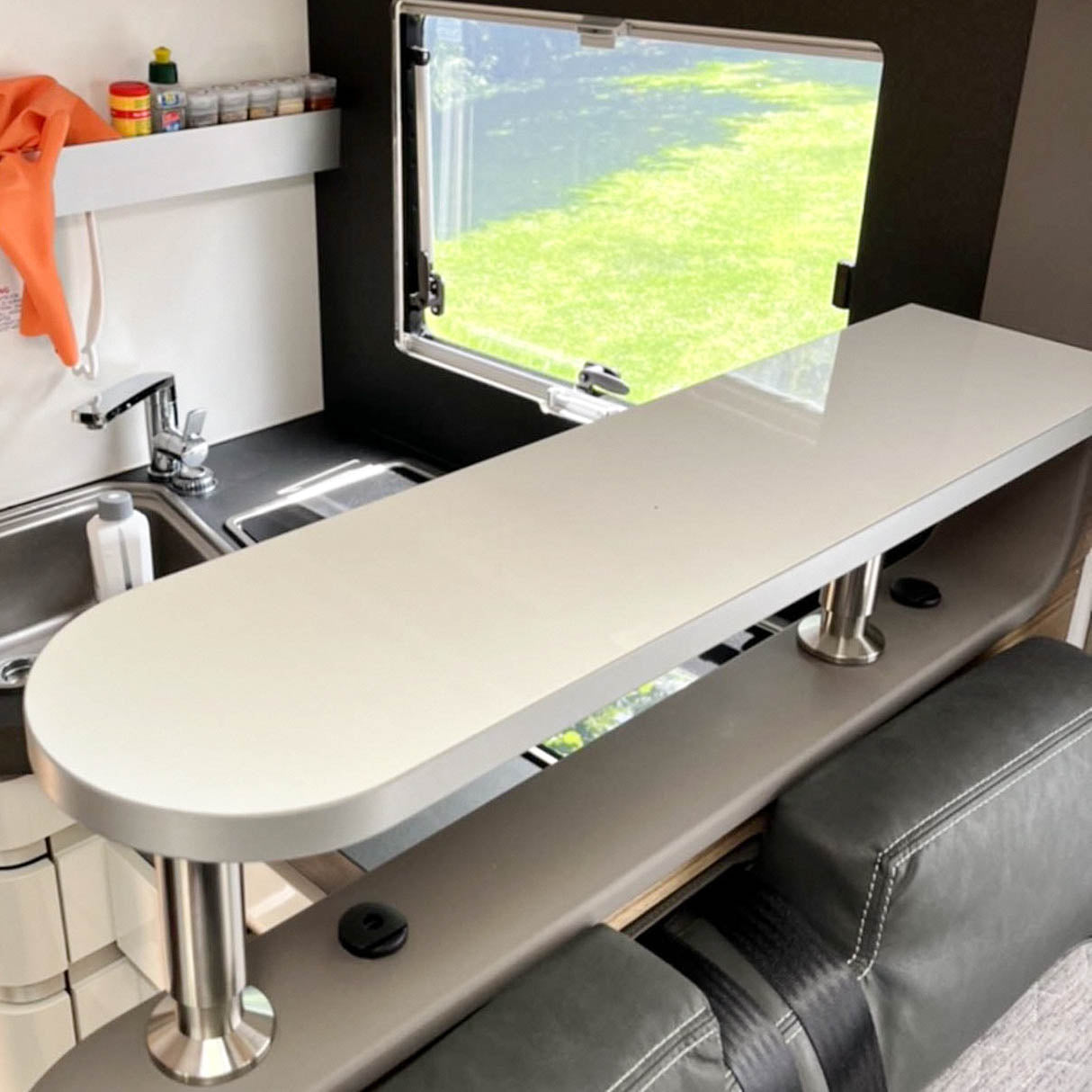 Opbergrek voor Adria XL-modellen