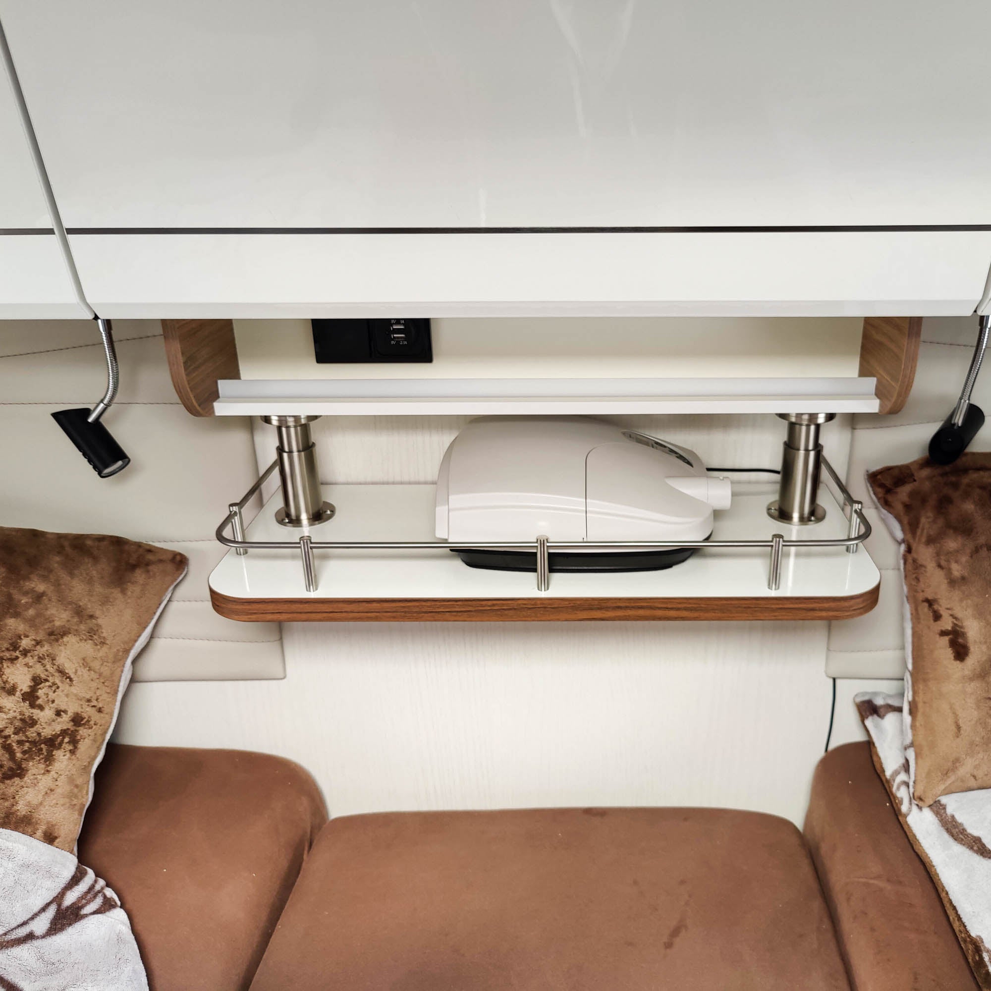 #kleur_hoogglans wit met rand in Madison Walnut