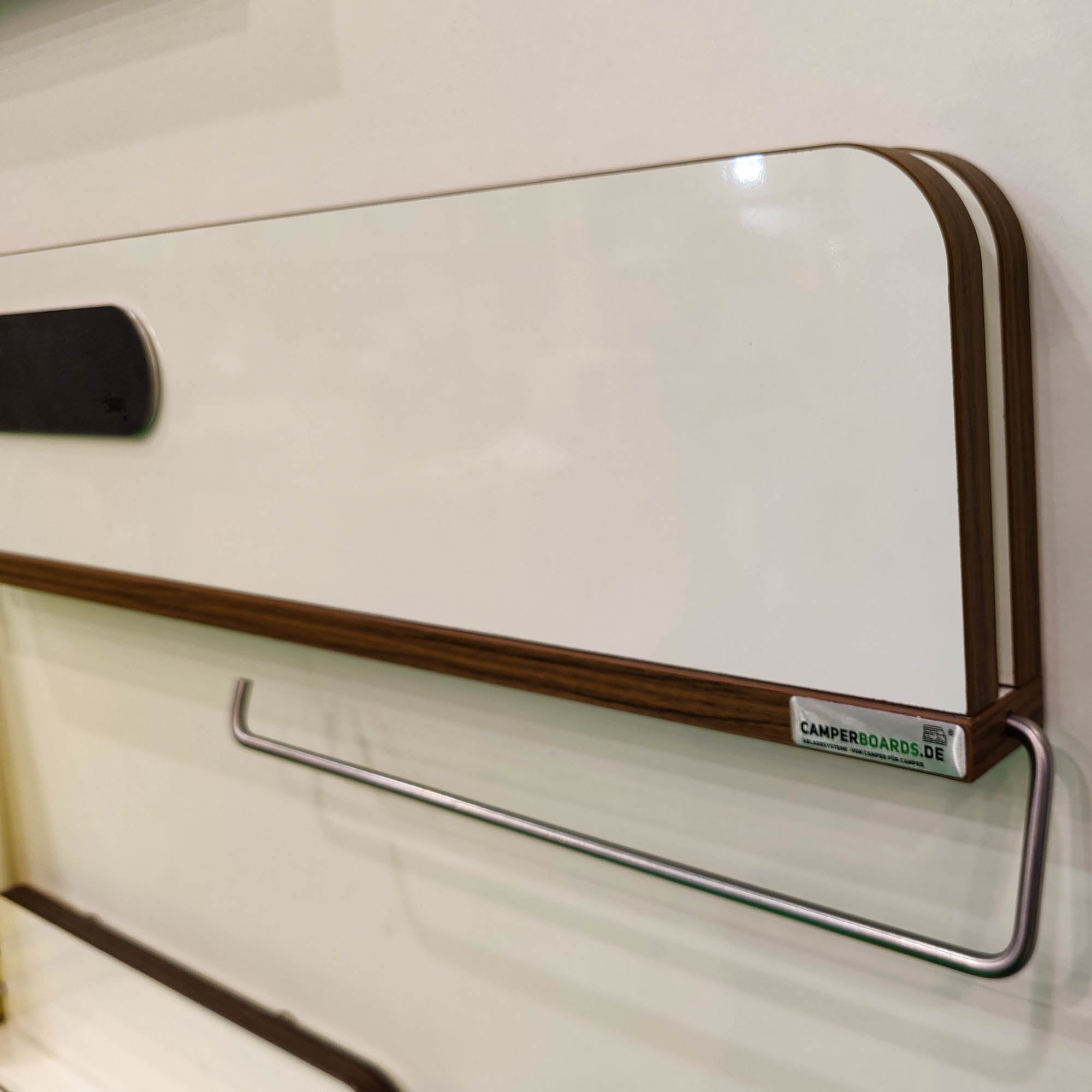 Legplank voor paneelwagen met rand in Madison walnoot