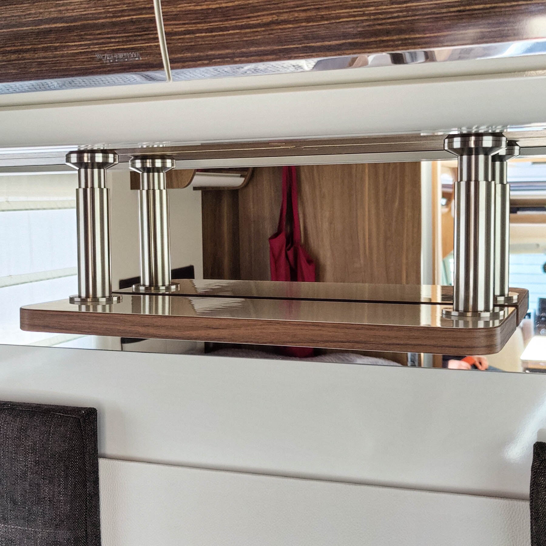 #kleur_hoogglans wit met rand in Madison Walnut