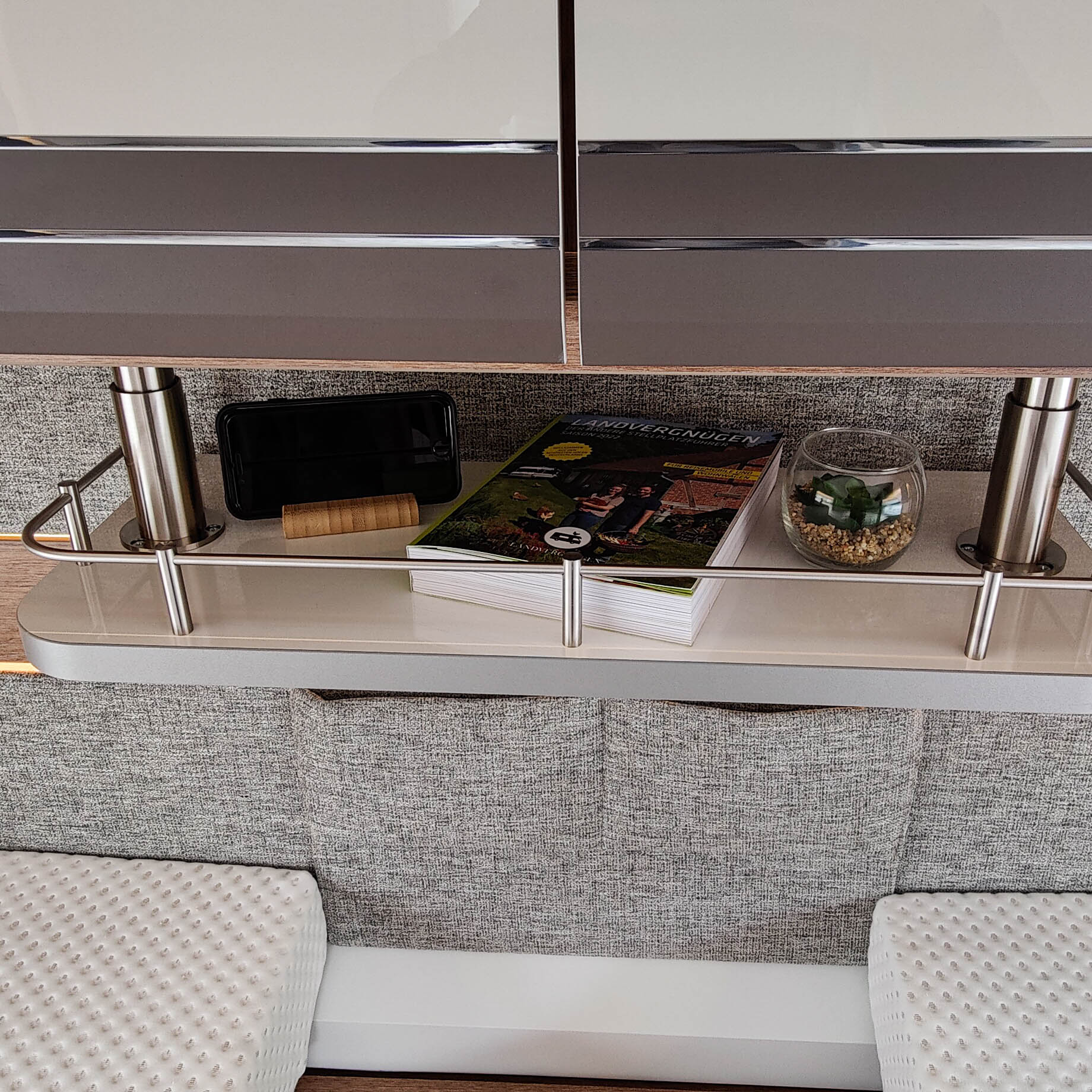 #kleur_hoogglans wit met rand in grijs/antraciet